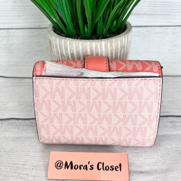 Michael Kors Wallet - Picture 2 of 6